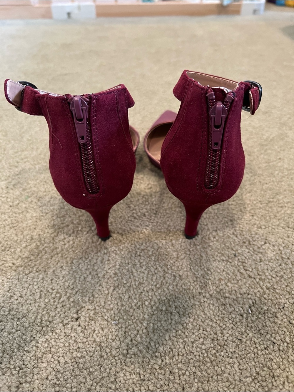Style & Co Burgundy Pointed Toe Ankle Strap Heels Size 7.5 Snake Texture Pumps - Picture 2 of 3